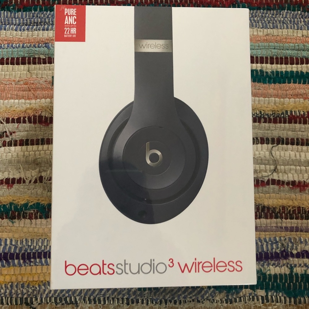 Never opened. Navy studio 3 wireless headphones.